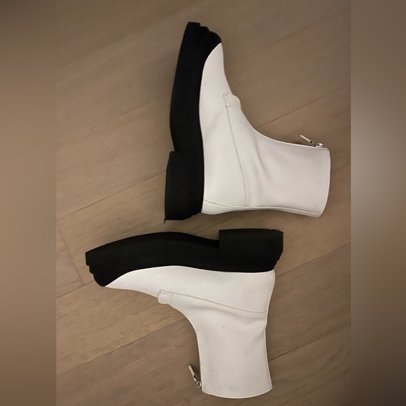 Stuart Weitzman boots - Picture 7 of 9